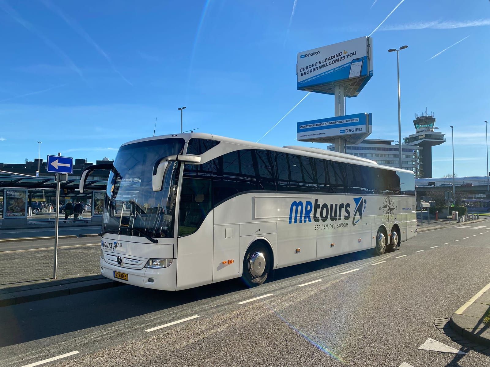 Minibus van MRTours in Gouda