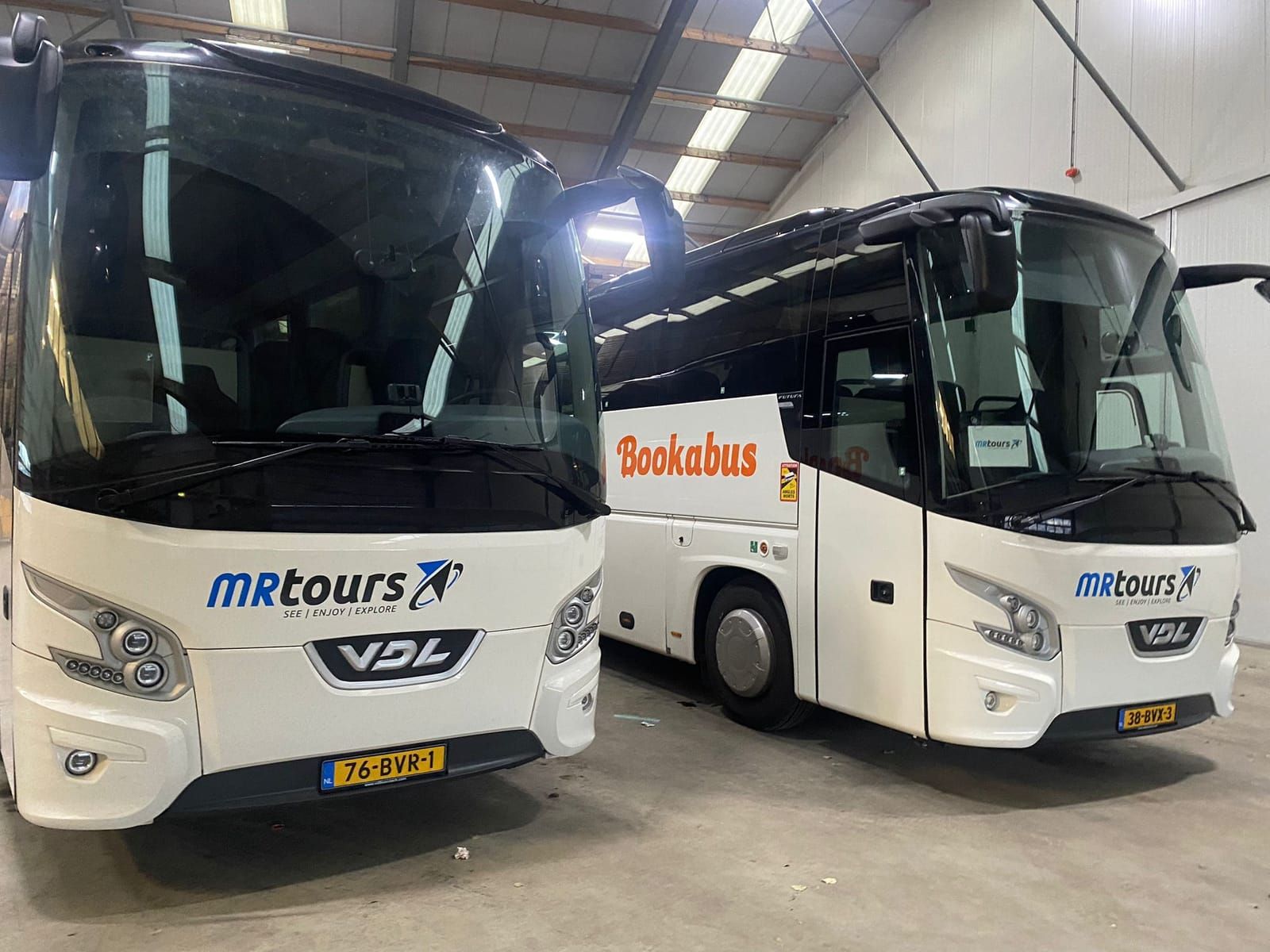 MRTours touringcar onderweg