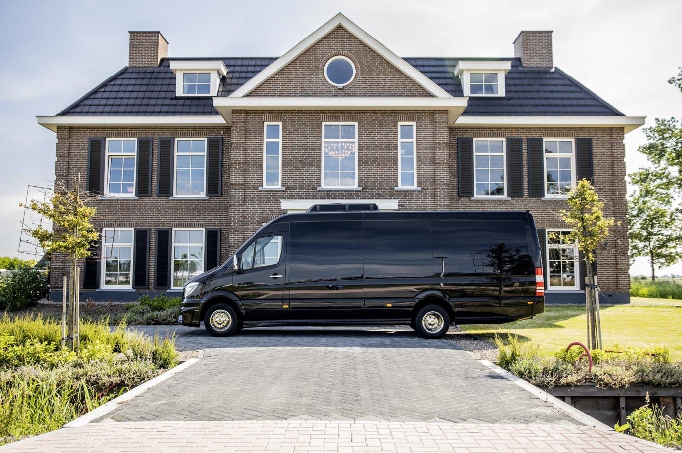 Minibus van MRTours met chauffeur